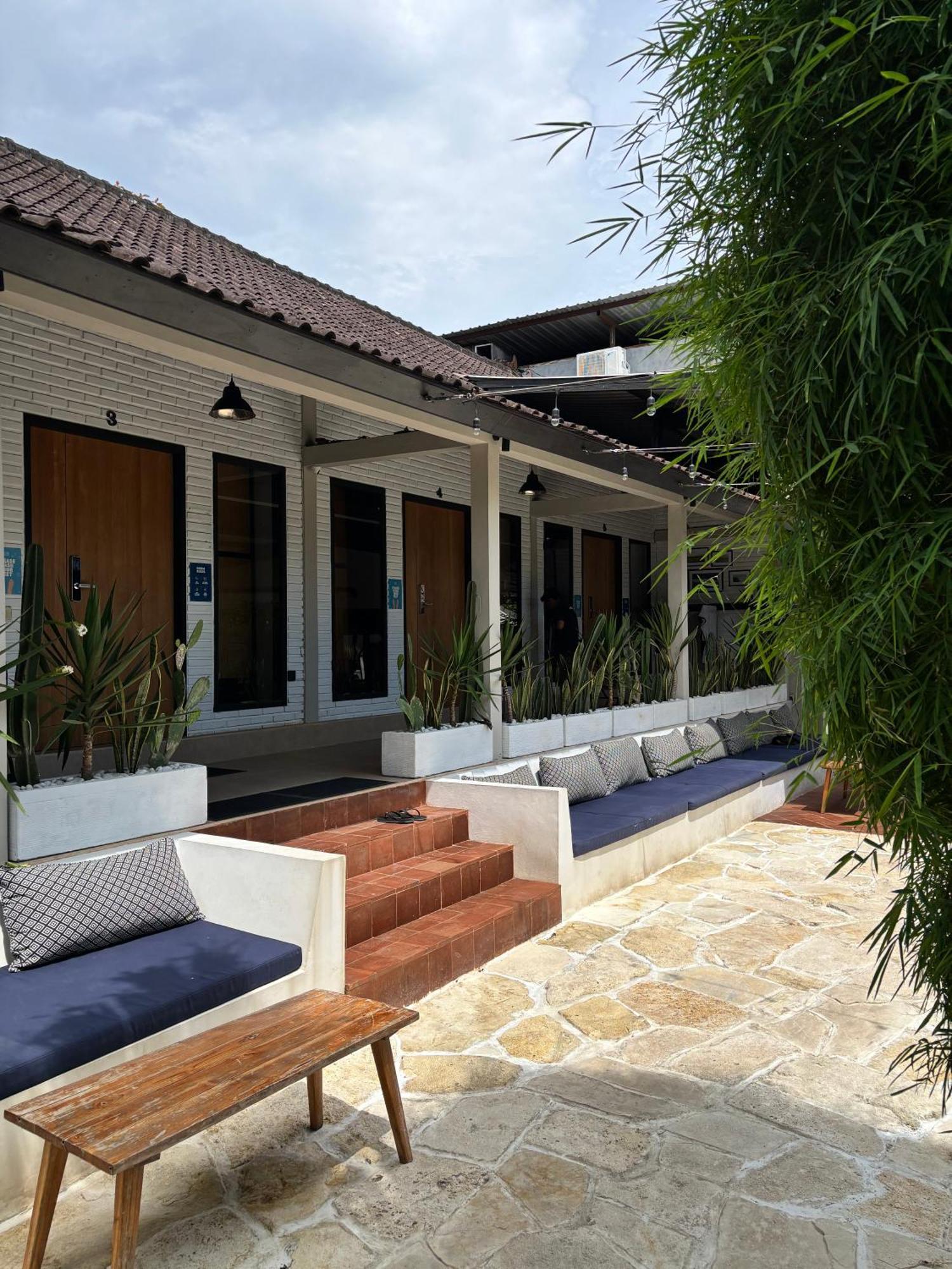 Lay Day Hostel Canggu Экстерьер фото